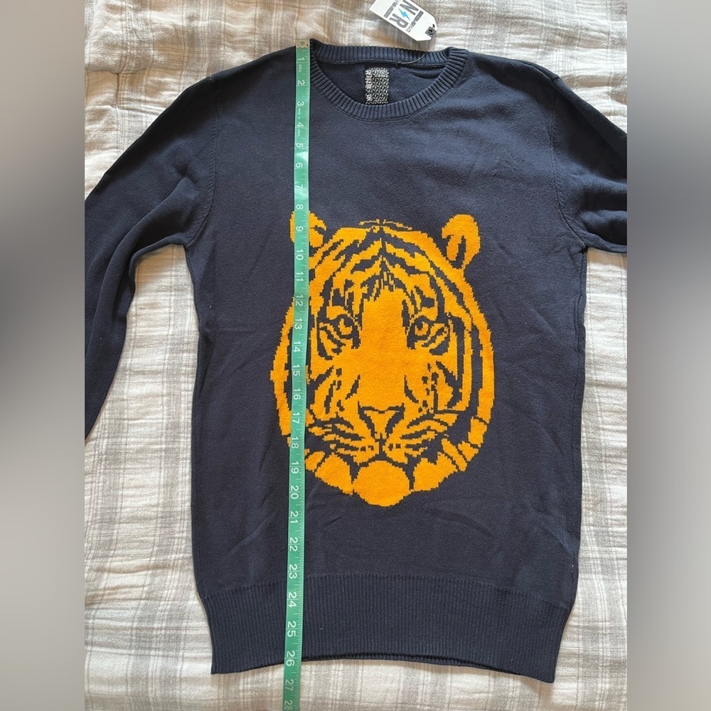 No Retreat Boys Pullover Sweater XL (18-20) - Navy Blue With Yellow/Orange Tiger - Picture 5 of 8